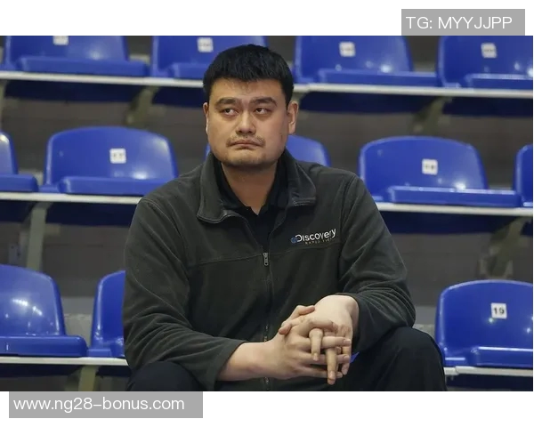 姚明滤镜照片带你领略篮球巨星的独特魅力与风采