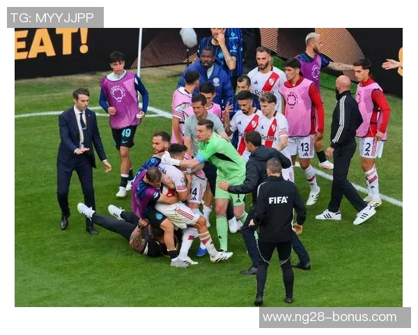 波尔图逆转国米激战四球大战全场沸腾瞬间回顾与分析